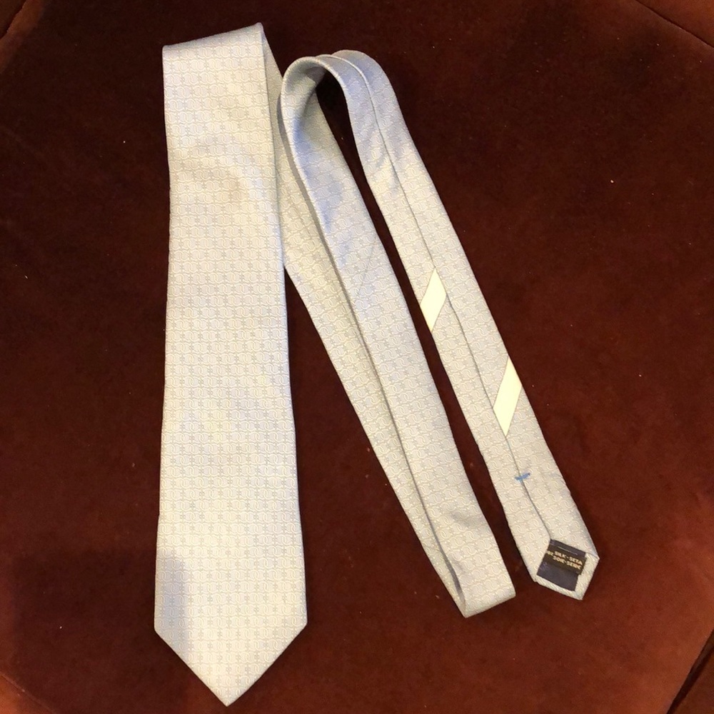 Salvatore Ferragamo Garcini logo- light blue